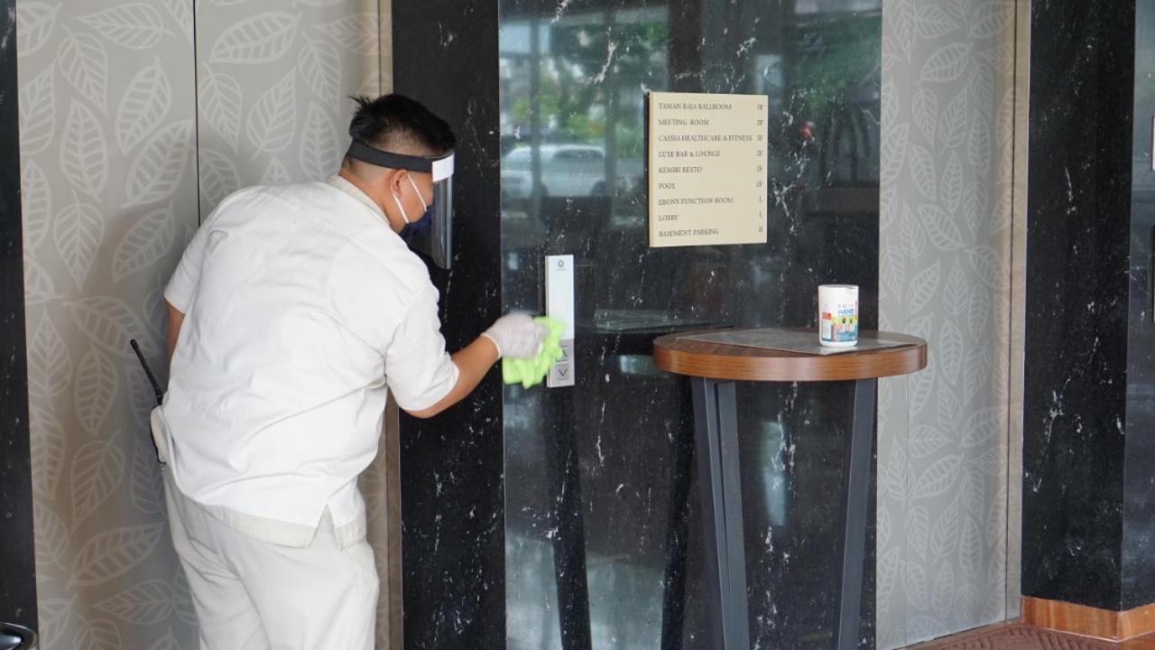 BW Luxury Hotel Jambi Kültér fotó
