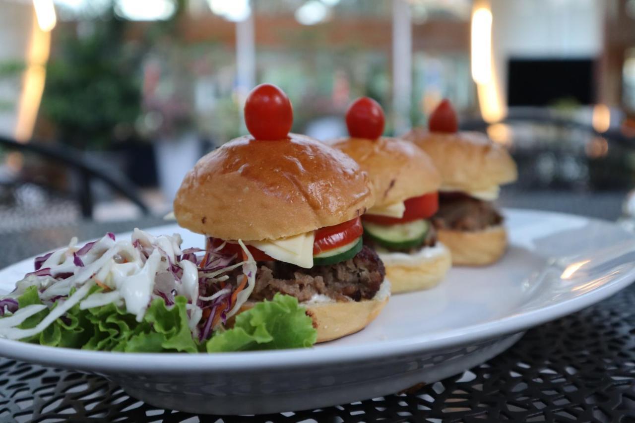 BW Luxury Hotel Jambi Kültér fotó