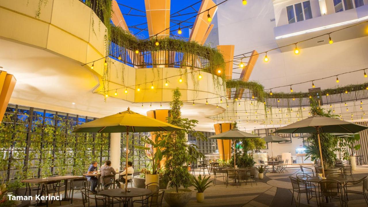 BW Luxury Hotel Jambi Kültér fotó