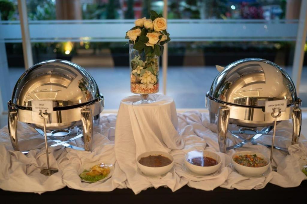 BW Luxury Hotel Jambi Kültér fotó
