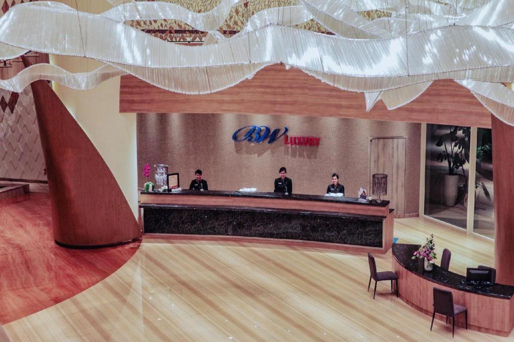 BW Luxury Hotel Jambi Kültér fotó